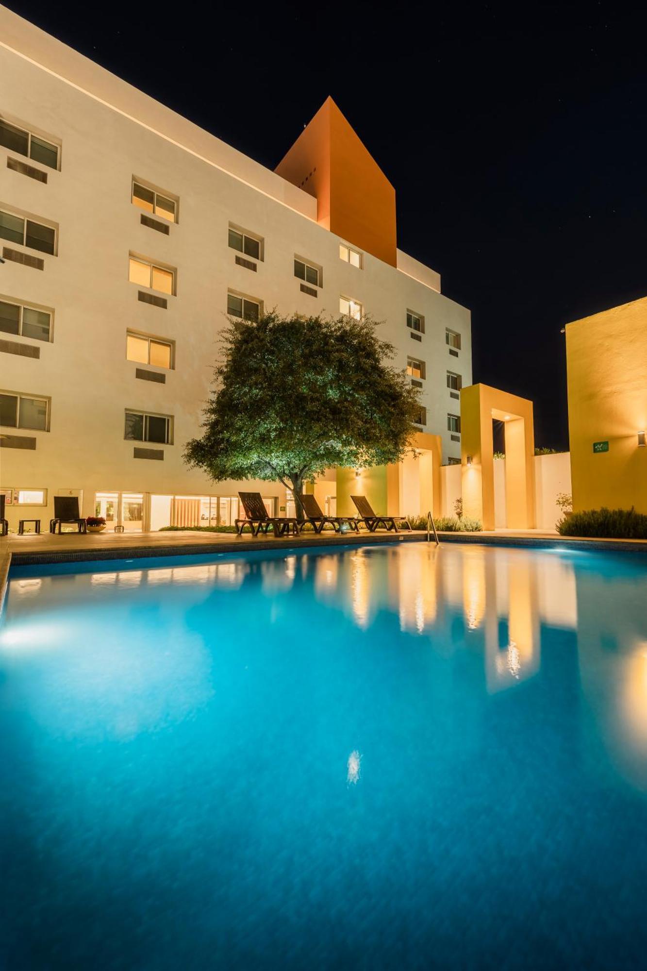 Comfort Inn Monterrey Valle San Pedro Garza Garcia Exterior photo